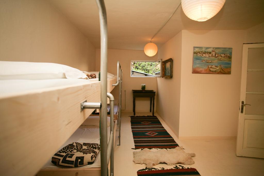טיראנה Zig Zag Hostel חדר תמונה